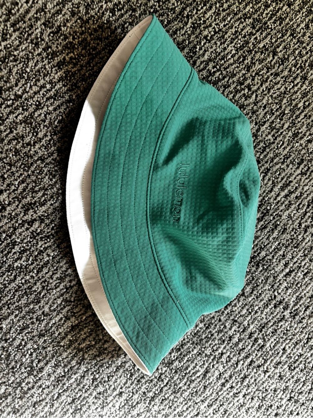 Lulu reversible bucket Hat in Teal and White!